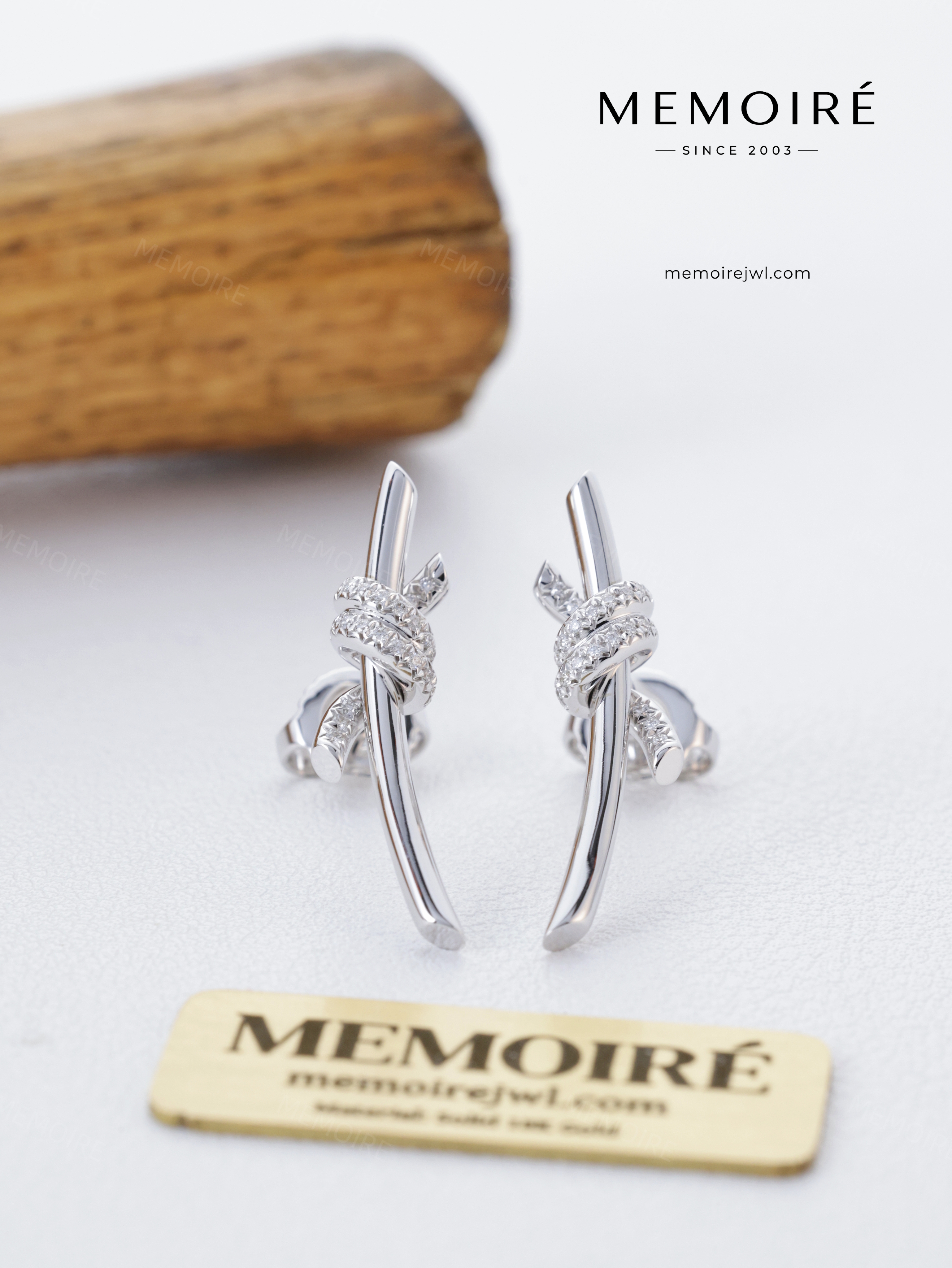 MEMOIRÉ 18K White Gold Twisted Rope Stud Earrings with Diamonds